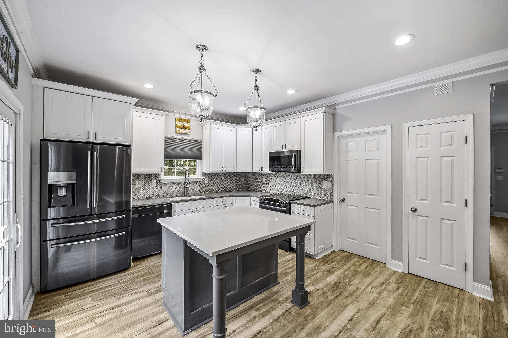 916 FOREST ROAD