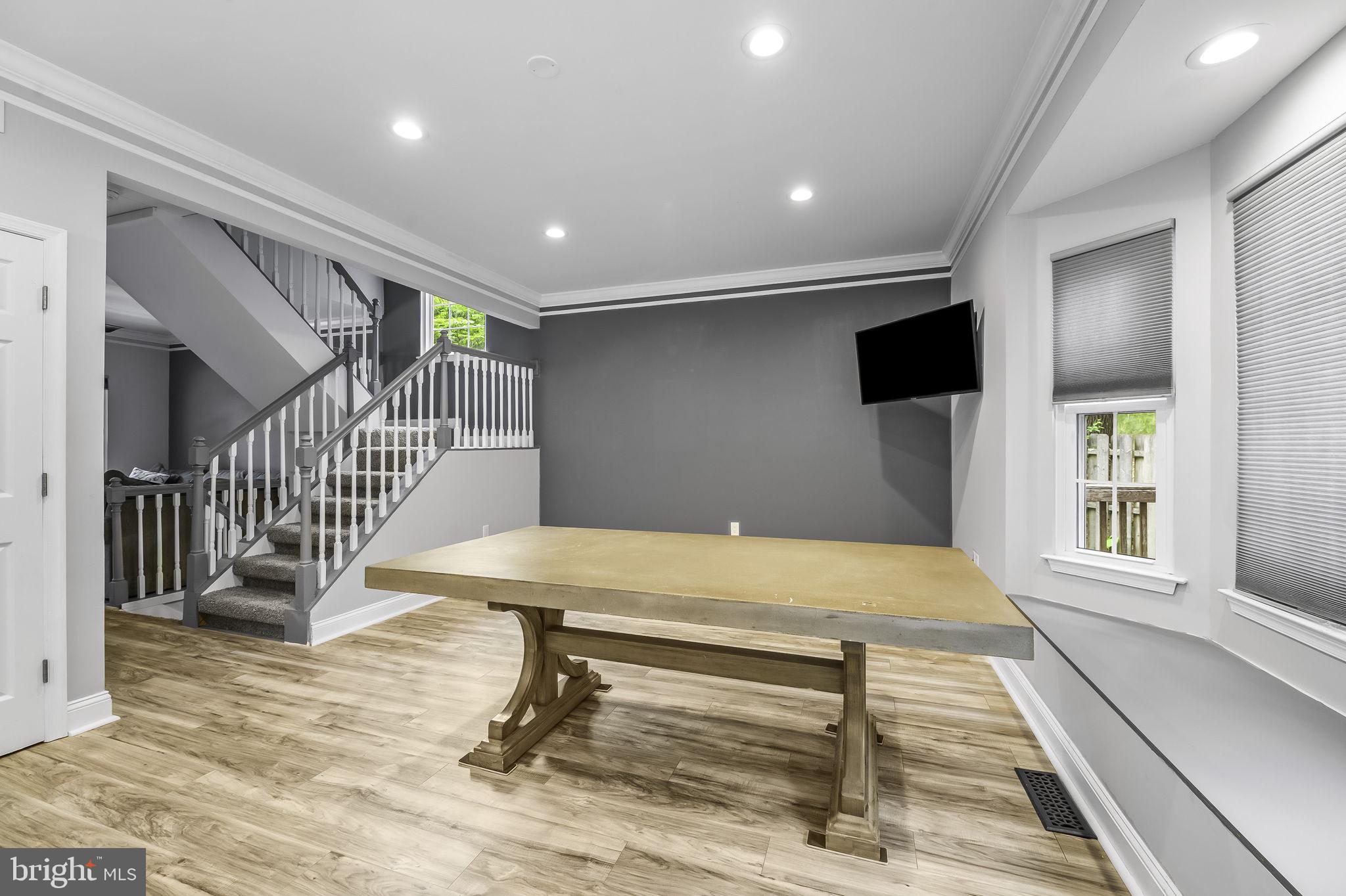 916 FOREST ROAD