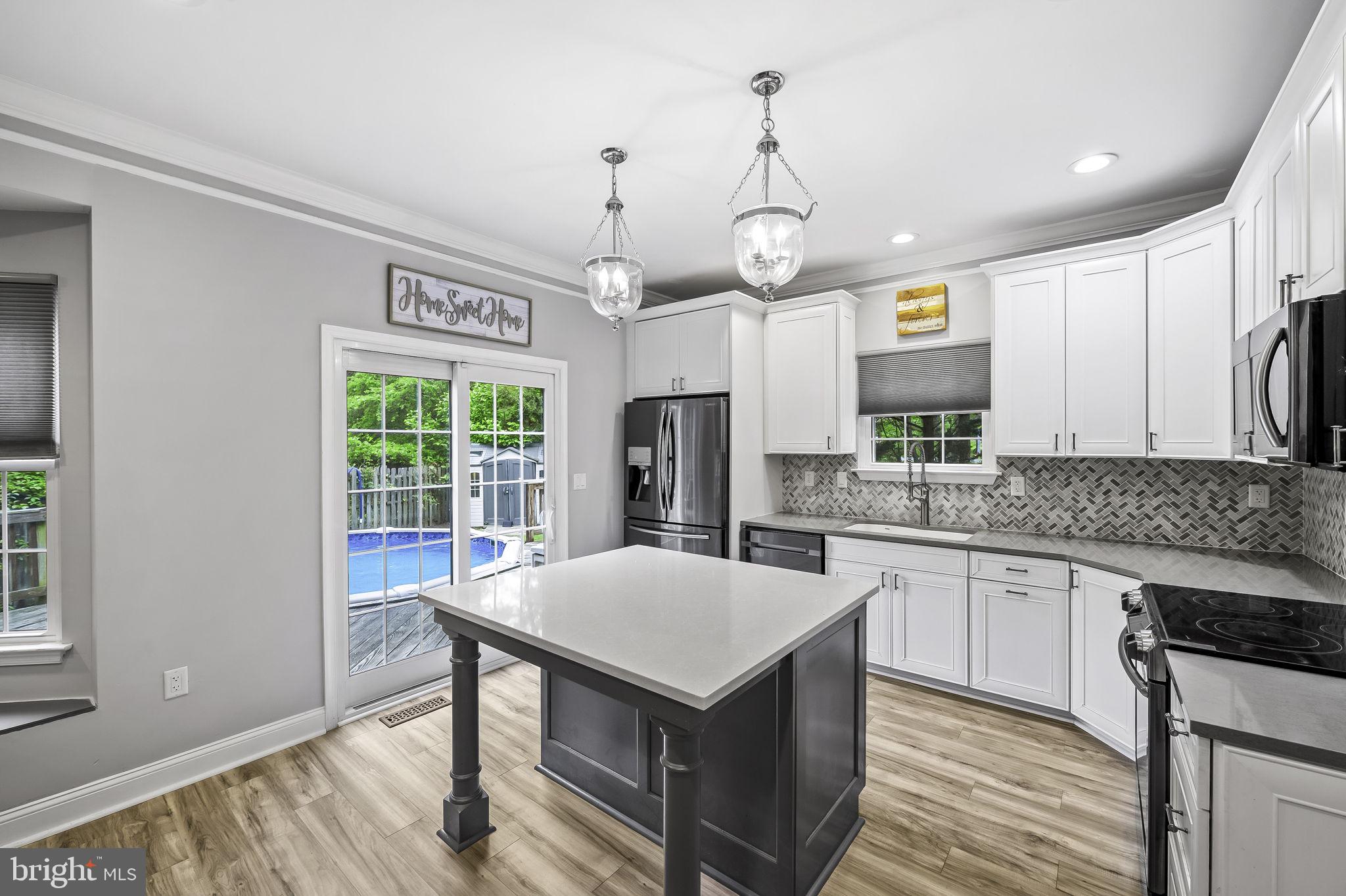 916 FOREST ROAD