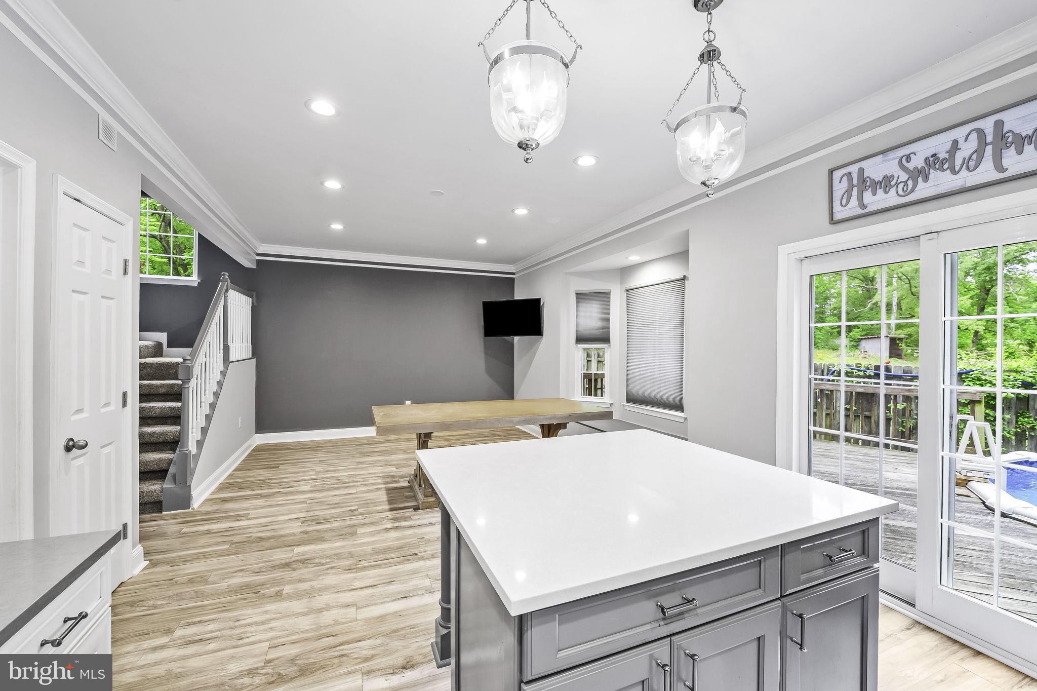 916 FOREST ROAD