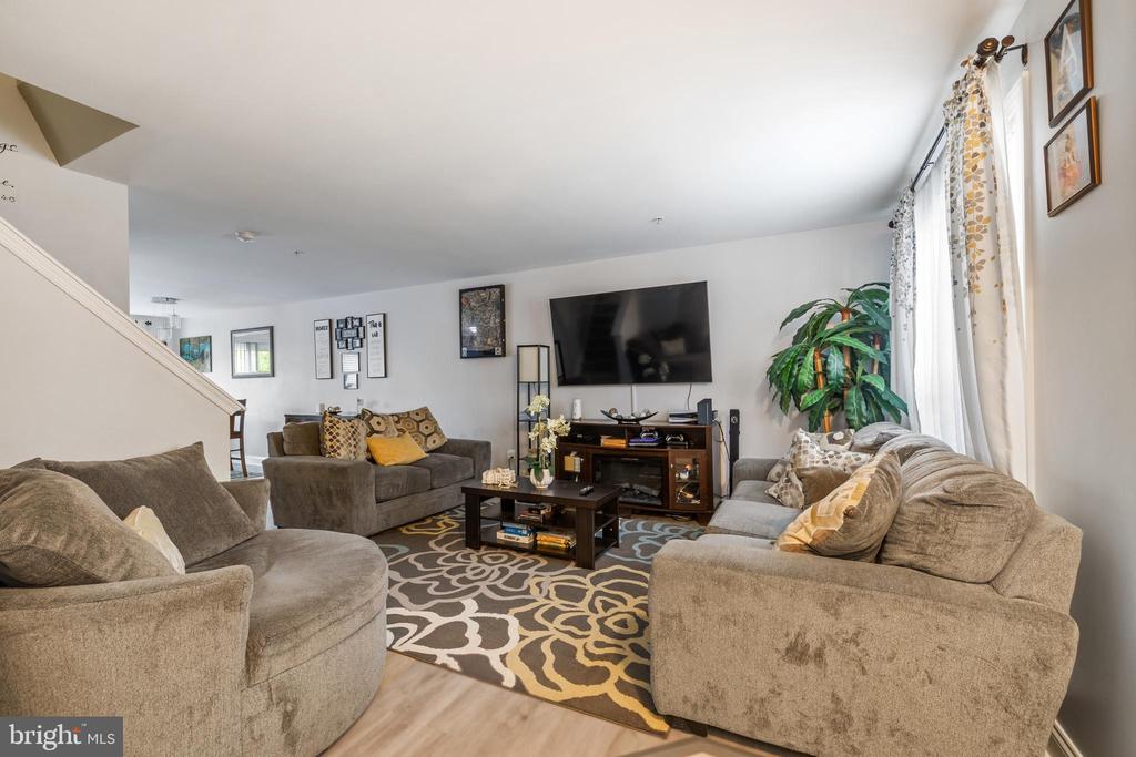 1804 GOLDSBOROUGH LANE