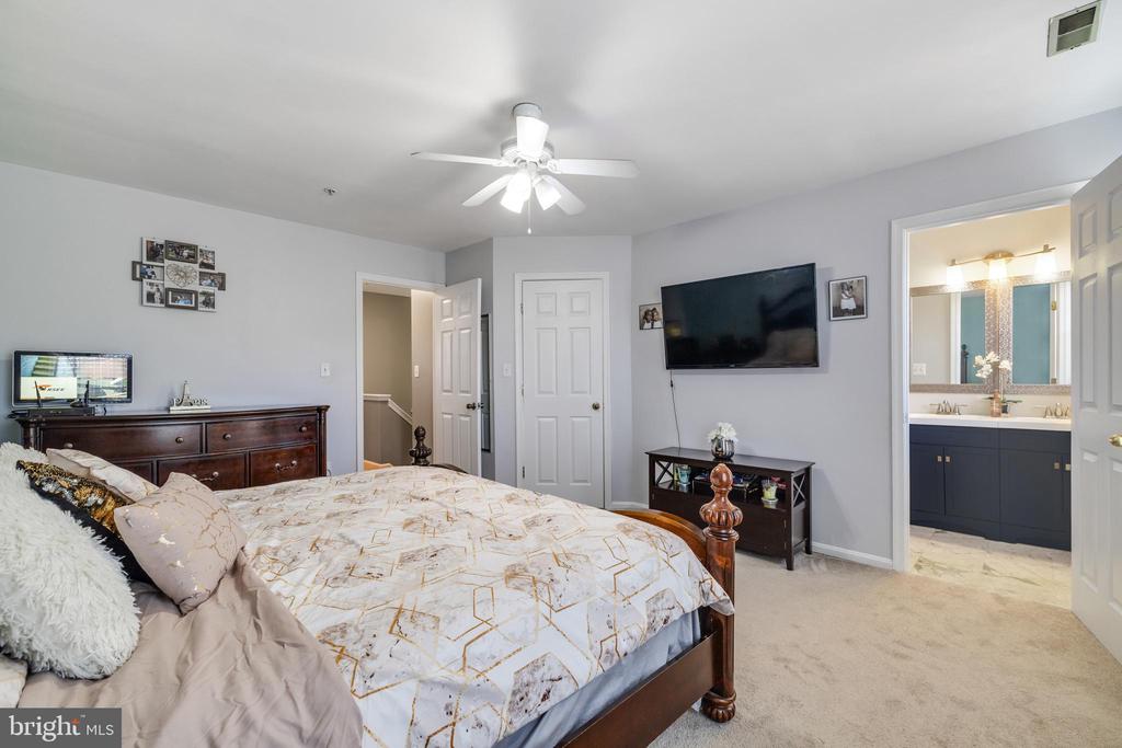 1804 GOLDSBOROUGH LANE