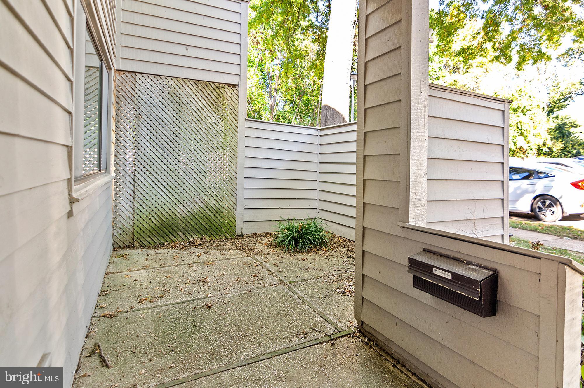 1052 CEDAR RIDGE COURT