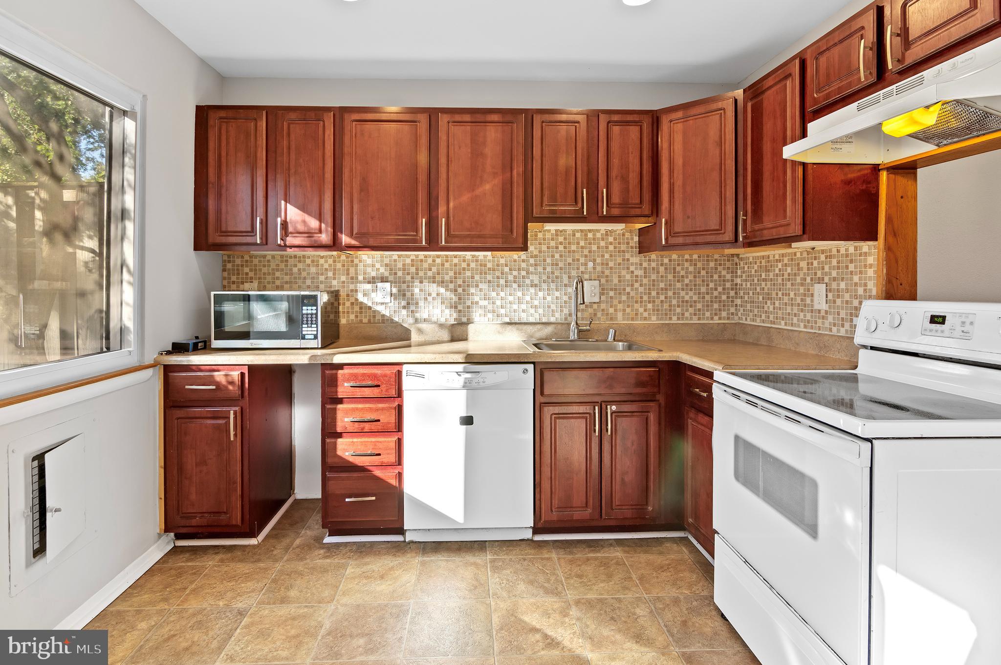 1052 CEDAR RIDGE COURT