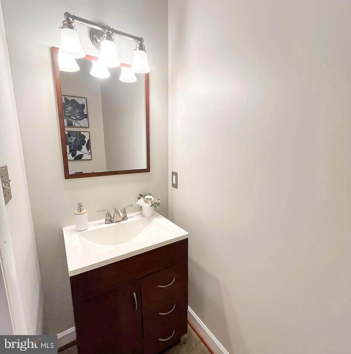 1052 CEDAR RIDGE COURT