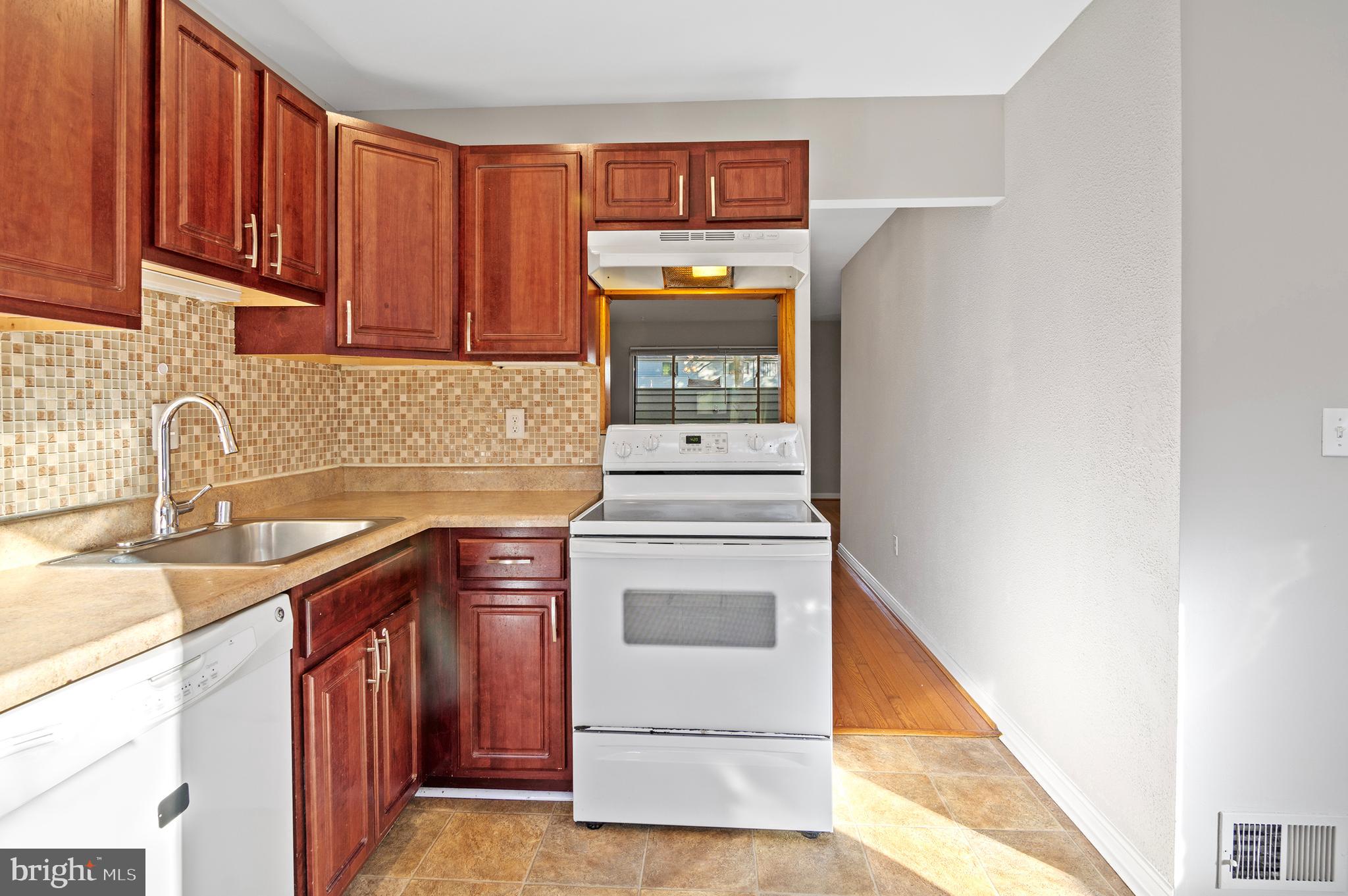 1052 CEDAR RIDGE COURT