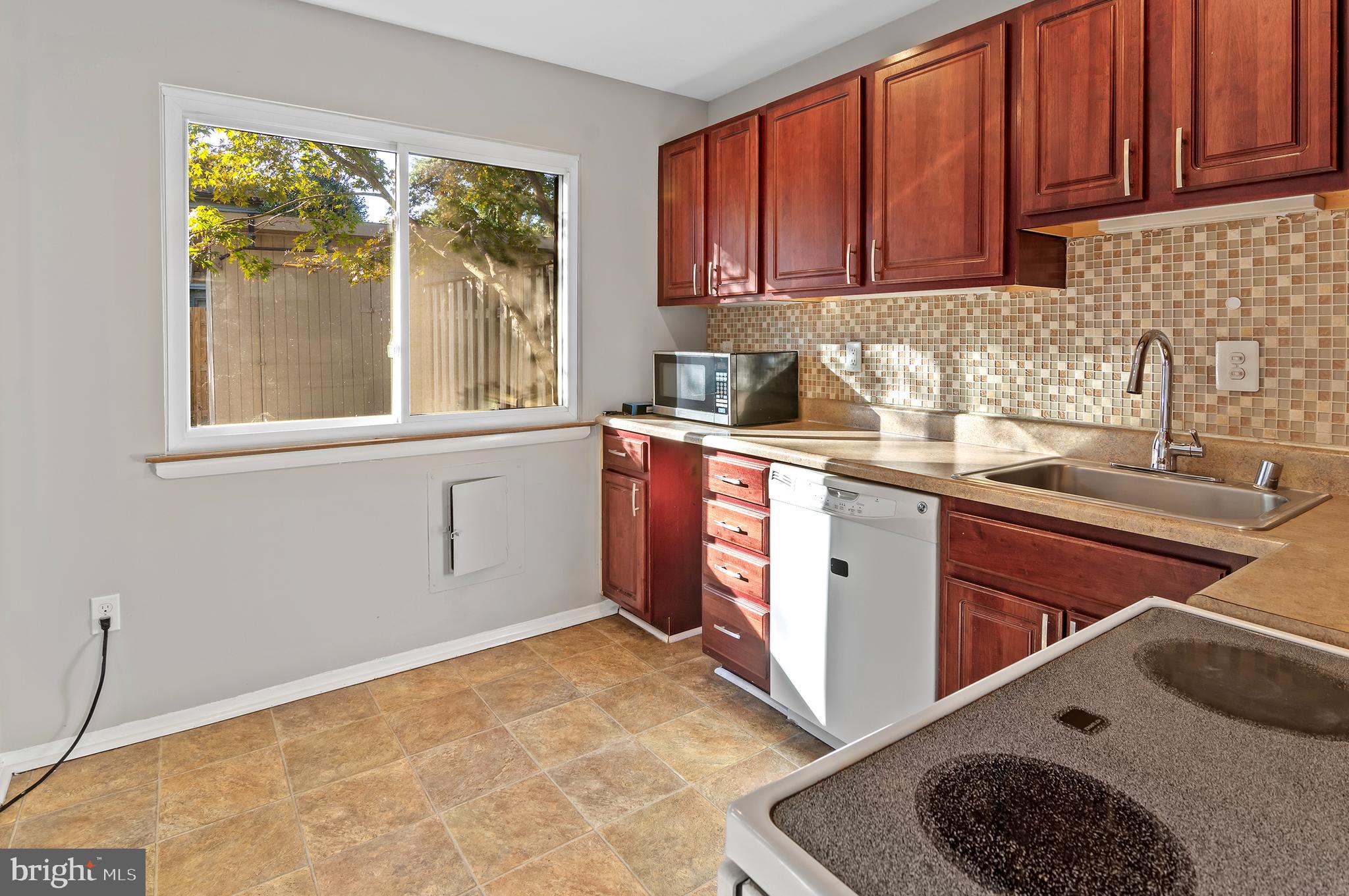 1052 CEDAR RIDGE COURT