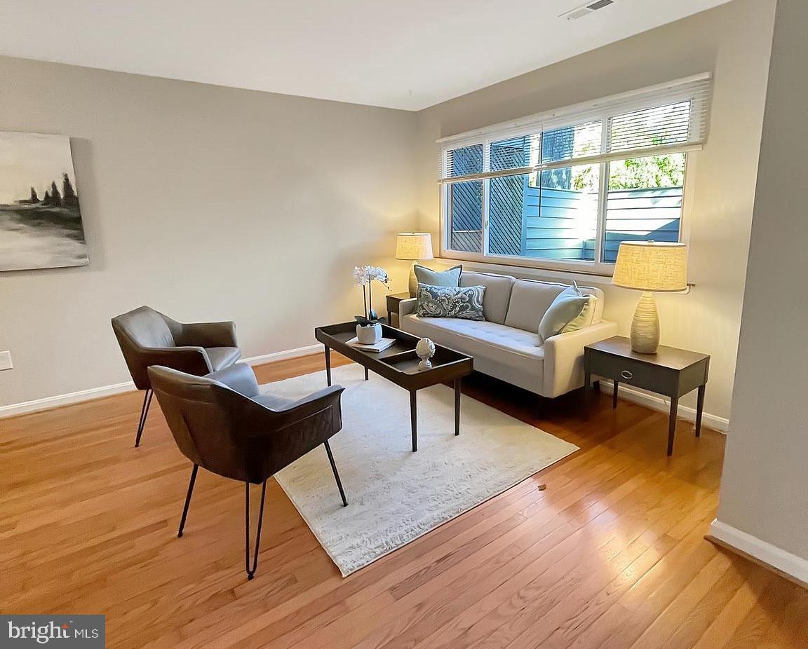 1052 CEDAR RIDGE COURT