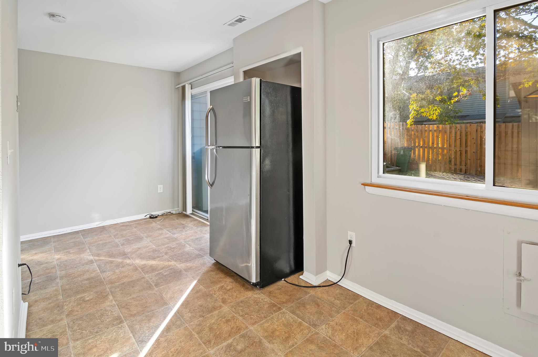 1052 CEDAR RIDGE COURT