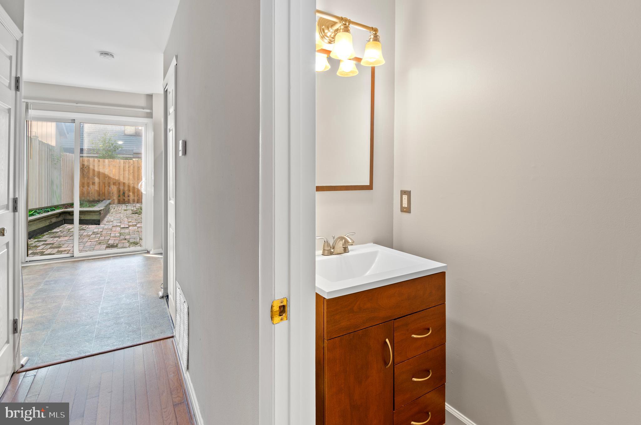 1052 CEDAR RIDGE COURT