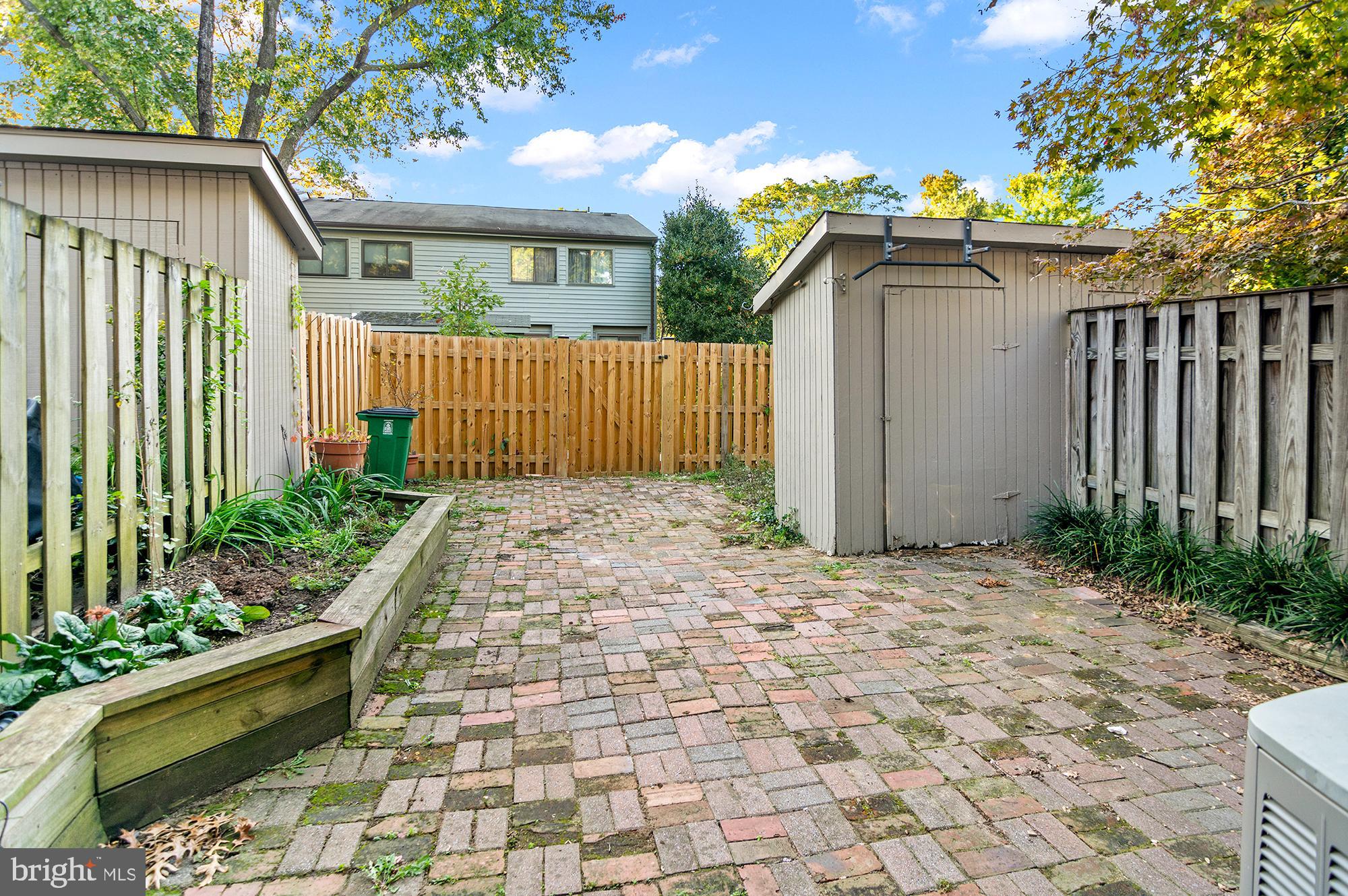 1052 CEDAR RIDGE COURT