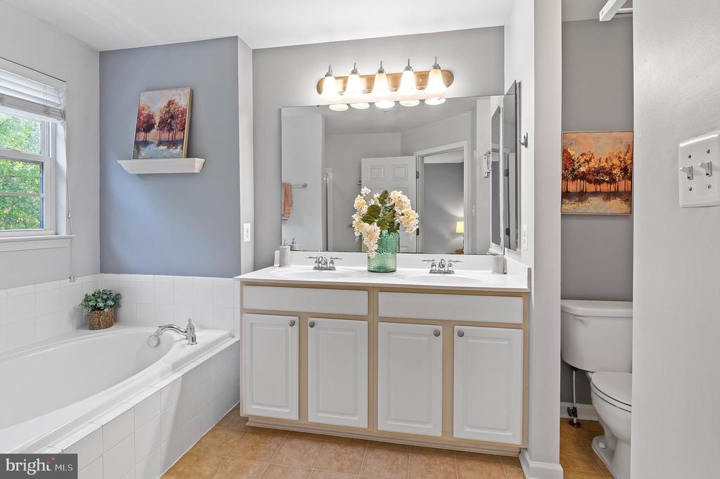 7224 MOCKINGBIRD CIRCLE