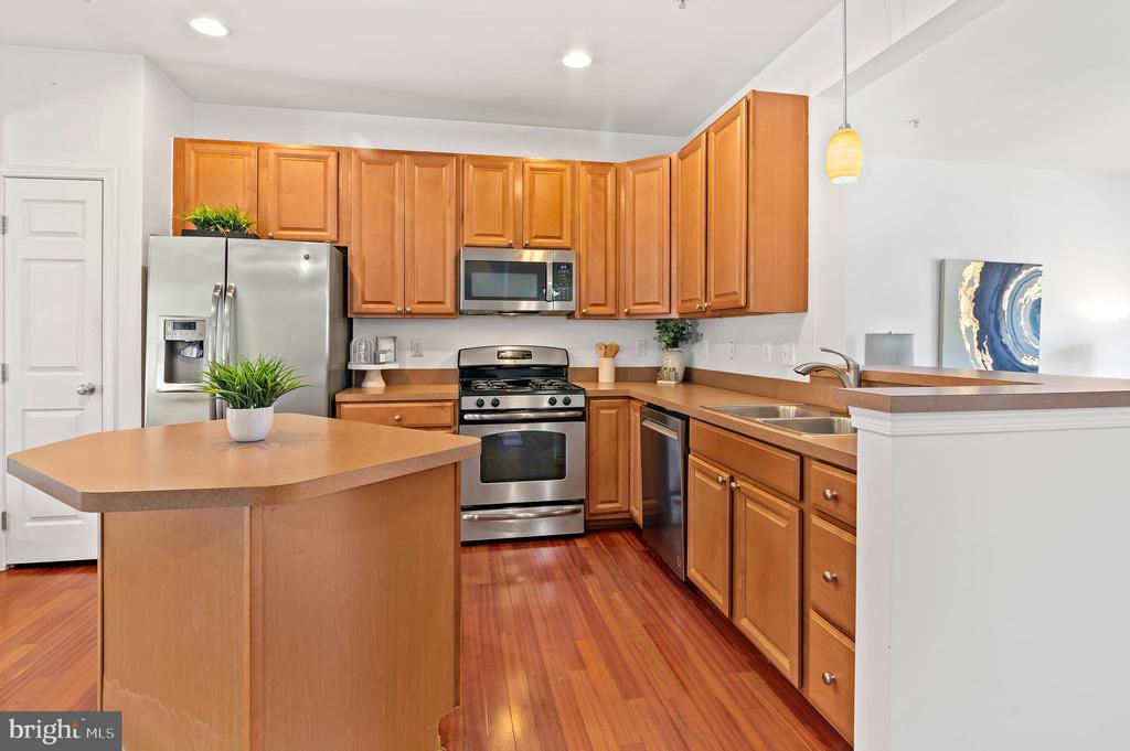 7224 MOCKINGBIRD CIRCLE