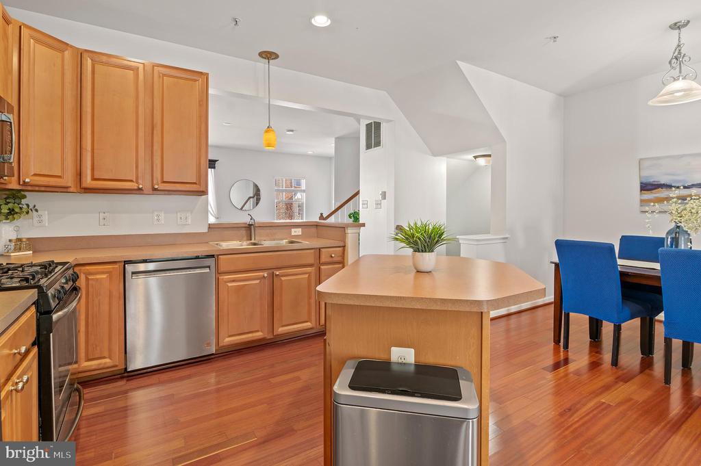 7224 MOCKINGBIRD CIRCLE