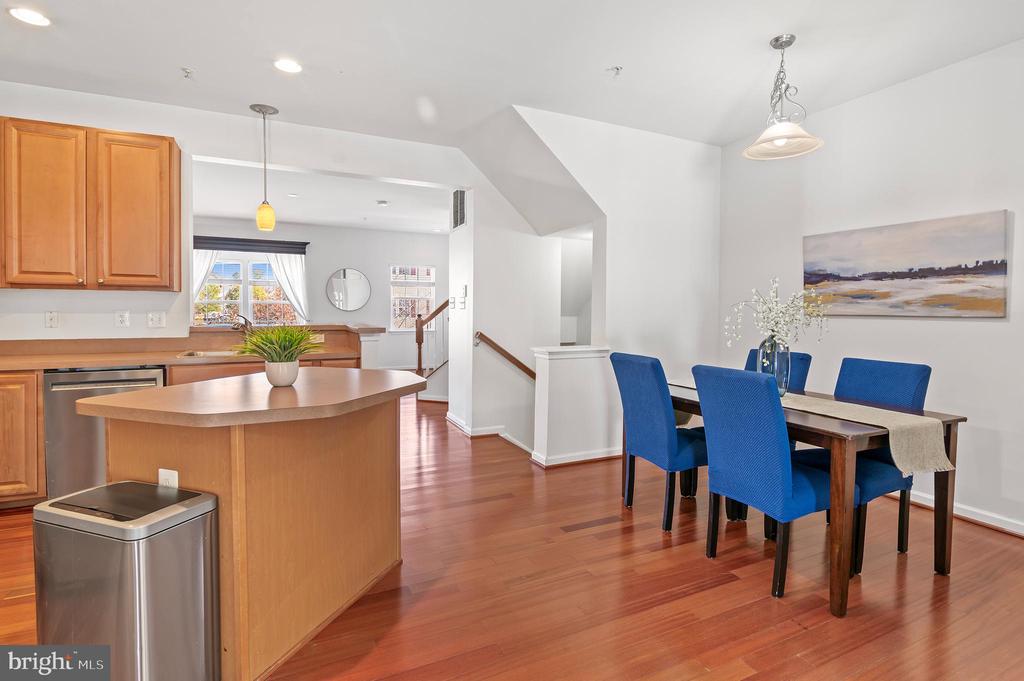 7224 MOCKINGBIRD CIRCLE
