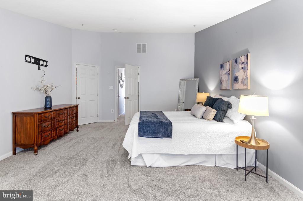 7224 MOCKINGBIRD CIRCLE