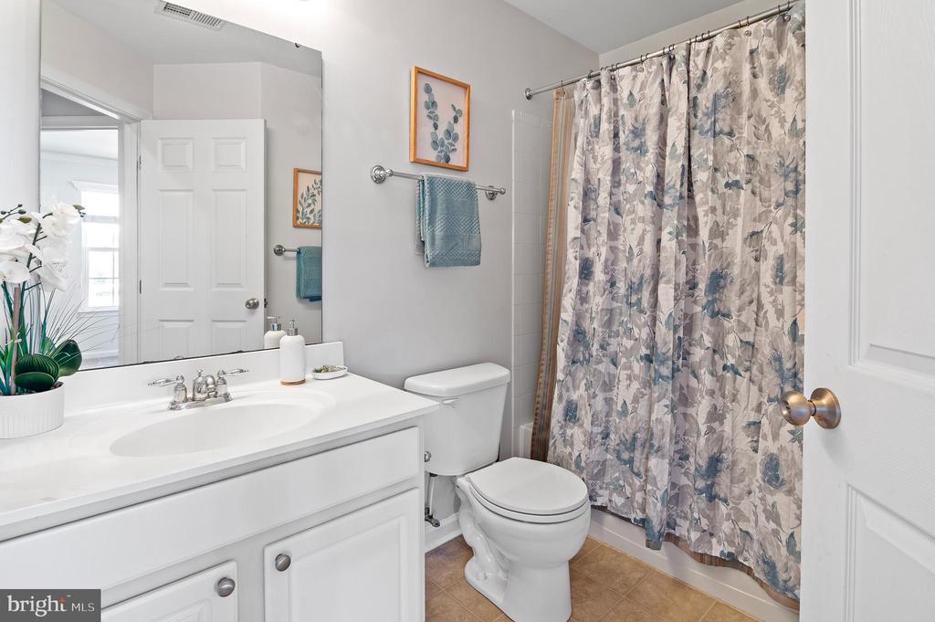 7224 MOCKINGBIRD CIRCLE