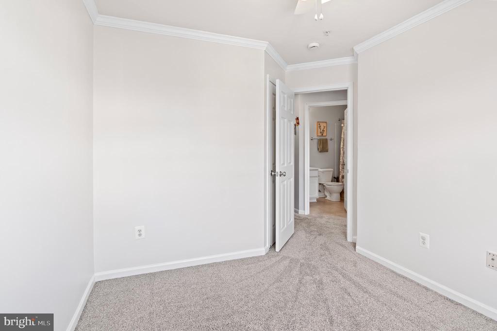 7224 MOCKINGBIRD CIRCLE