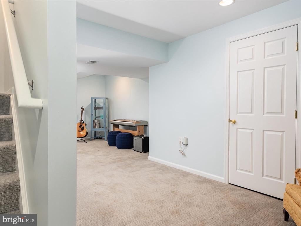 412 IDLEOAK COURT