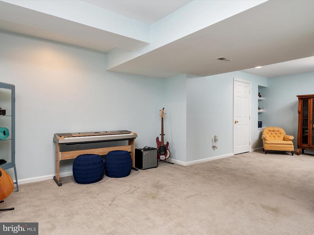 412 IDLEOAK COURT