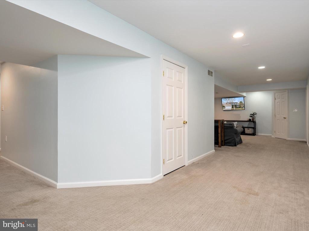 412 IDLEOAK COURT