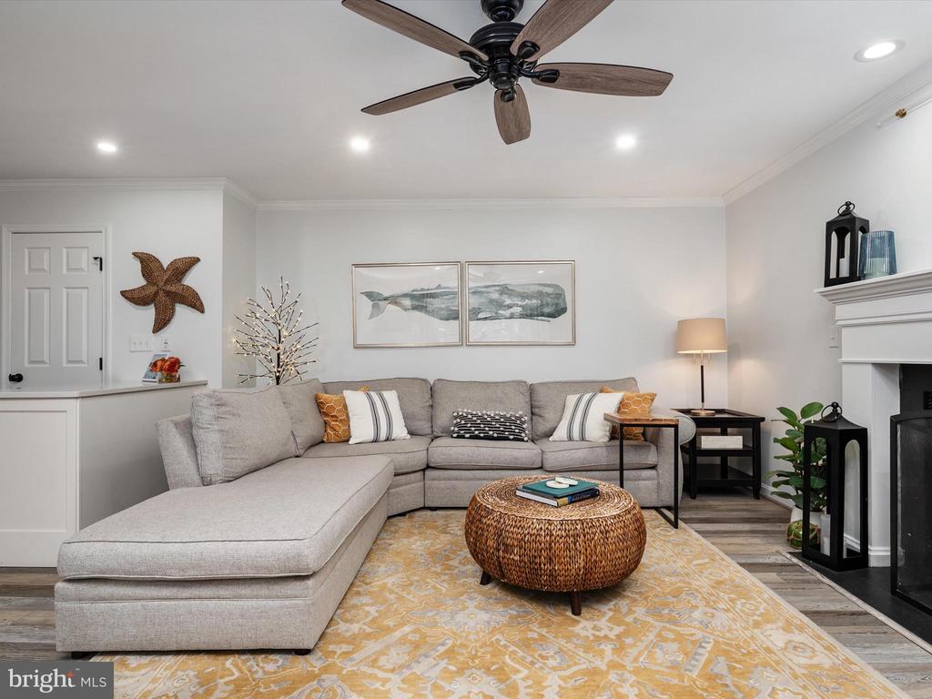 412 IDLEOAK COURT
