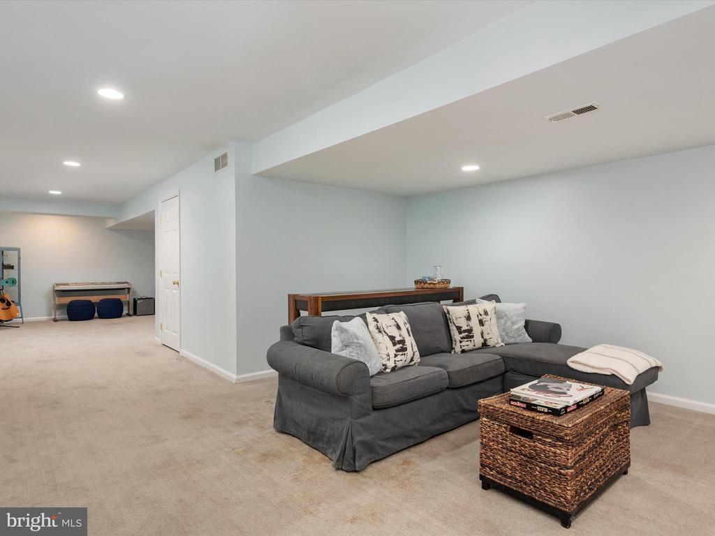 412 IDLEOAK COURT