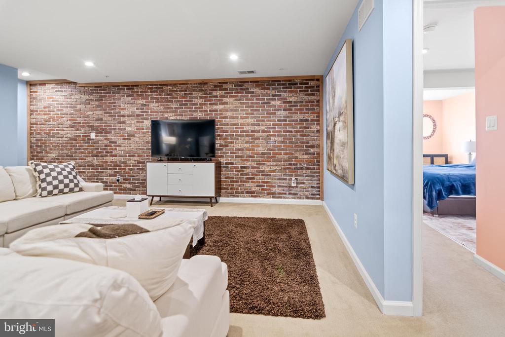 3058 SUNNY RIDGE DRIVE