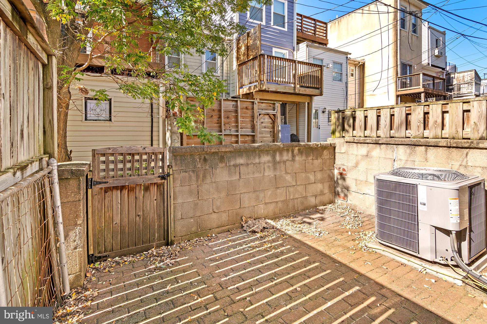 822 S MILTON AVENUE