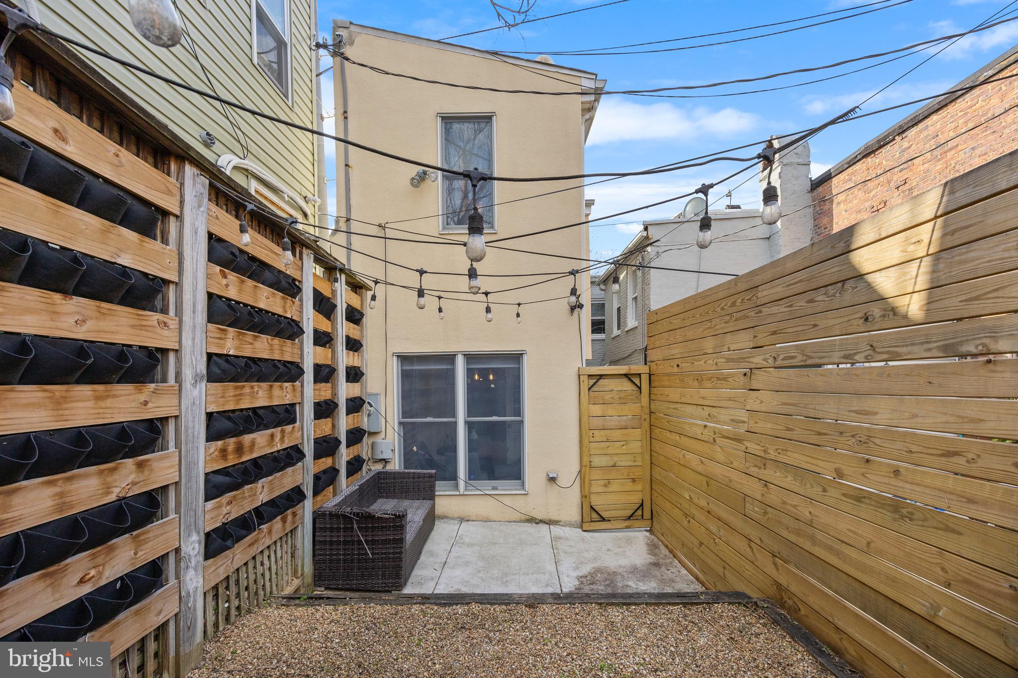 2118 BANK STREET