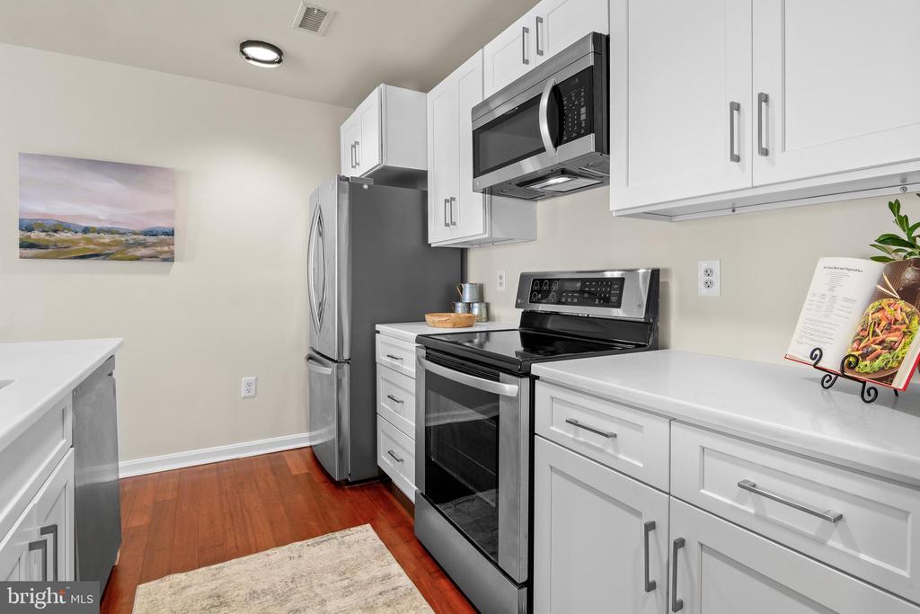 2702 LIGHTHOUSE POINT E 631