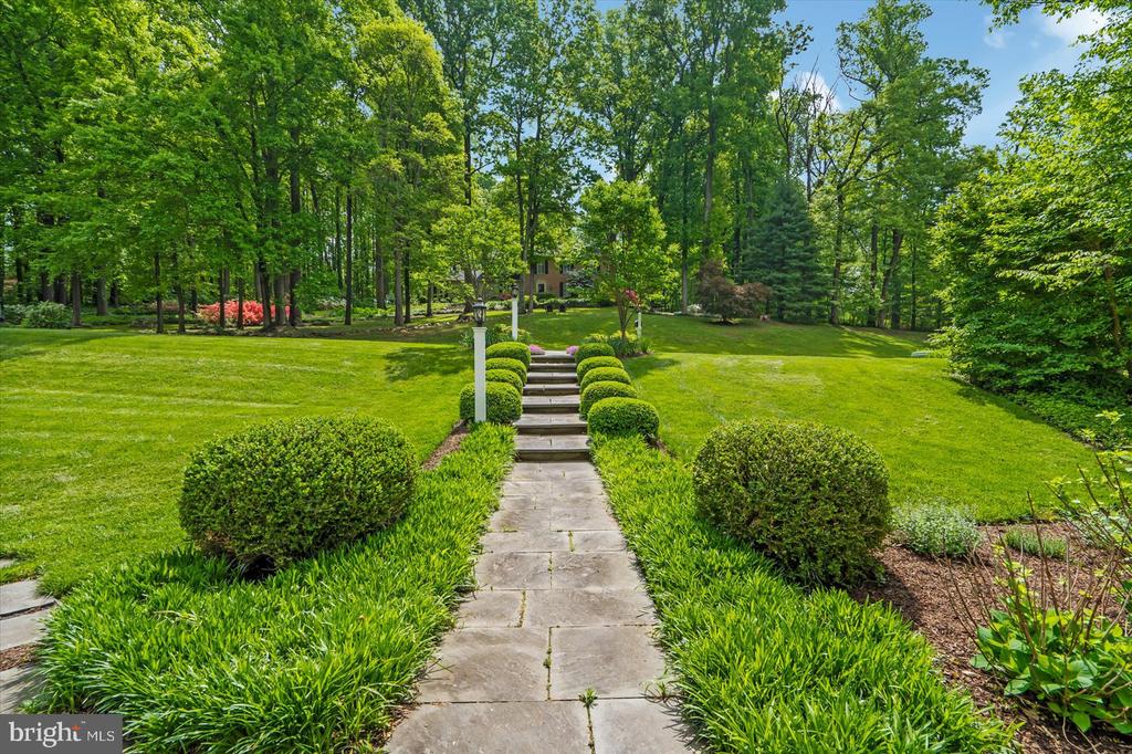 13804 SUMMER HILL DRIVE