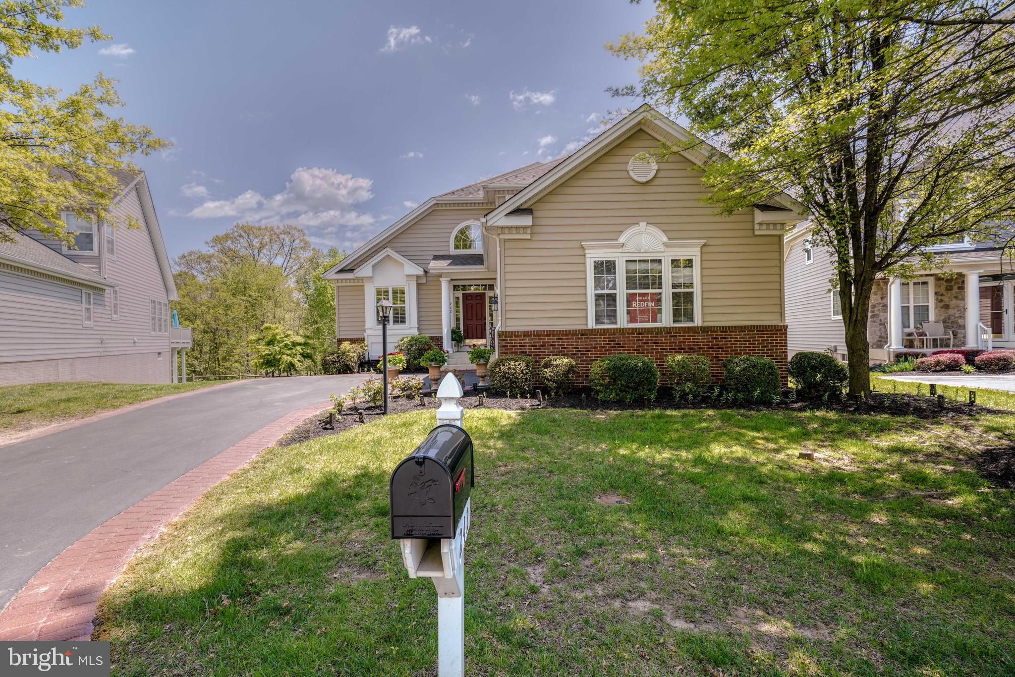 242 WHIRLAWAY LANE