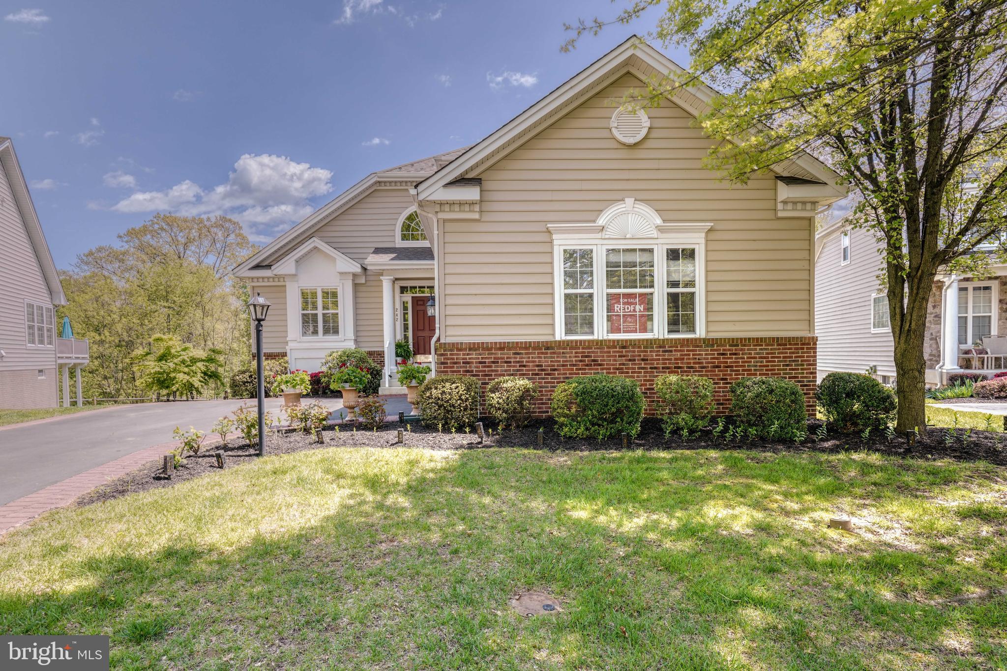 242 WHIRLAWAY LANE