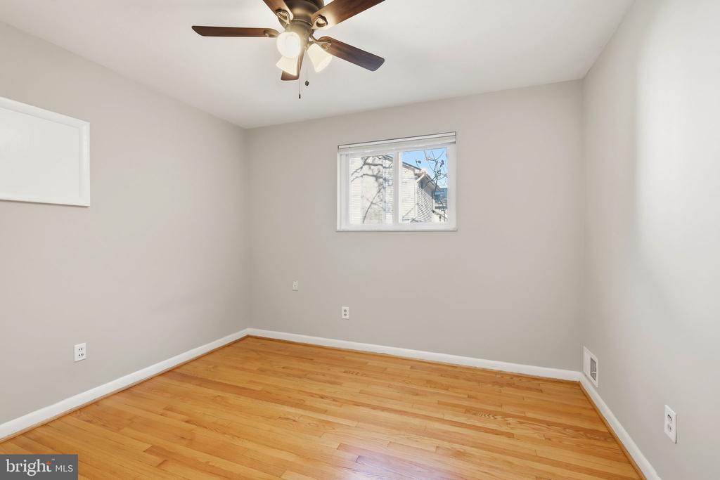 2031 HENDERSON AVENUE
