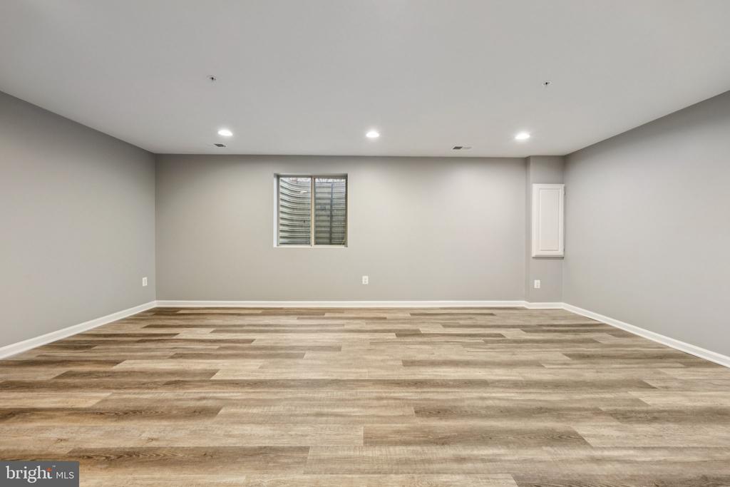 1605 REGENT MANOR COURT