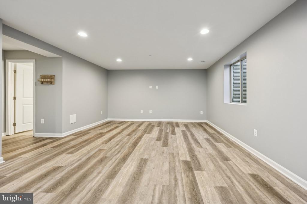 1605 REGENT MANOR COURT