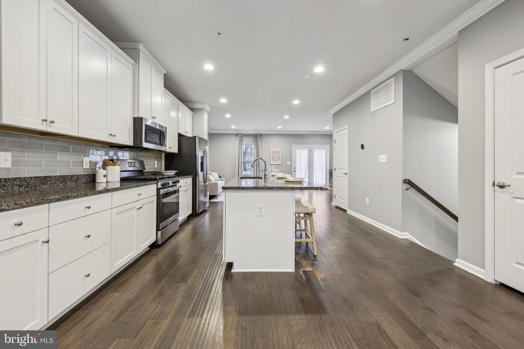 1605 REGENT MANOR COURT