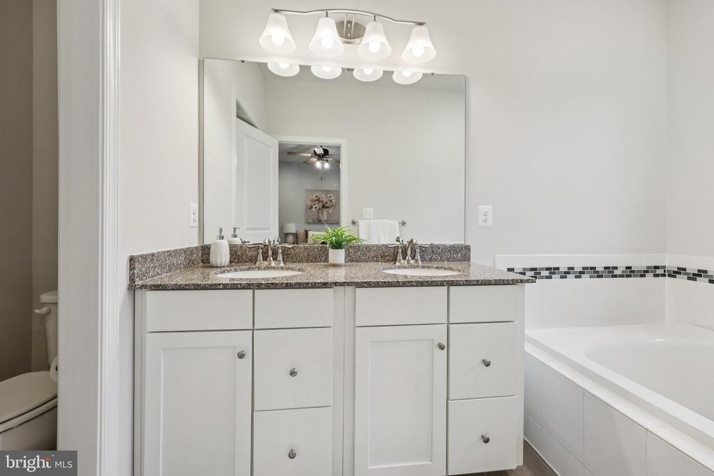 1605 REGENT MANOR COURT