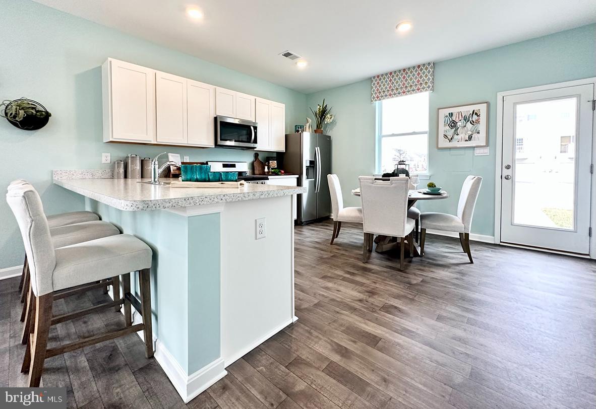834 DERWENT LN