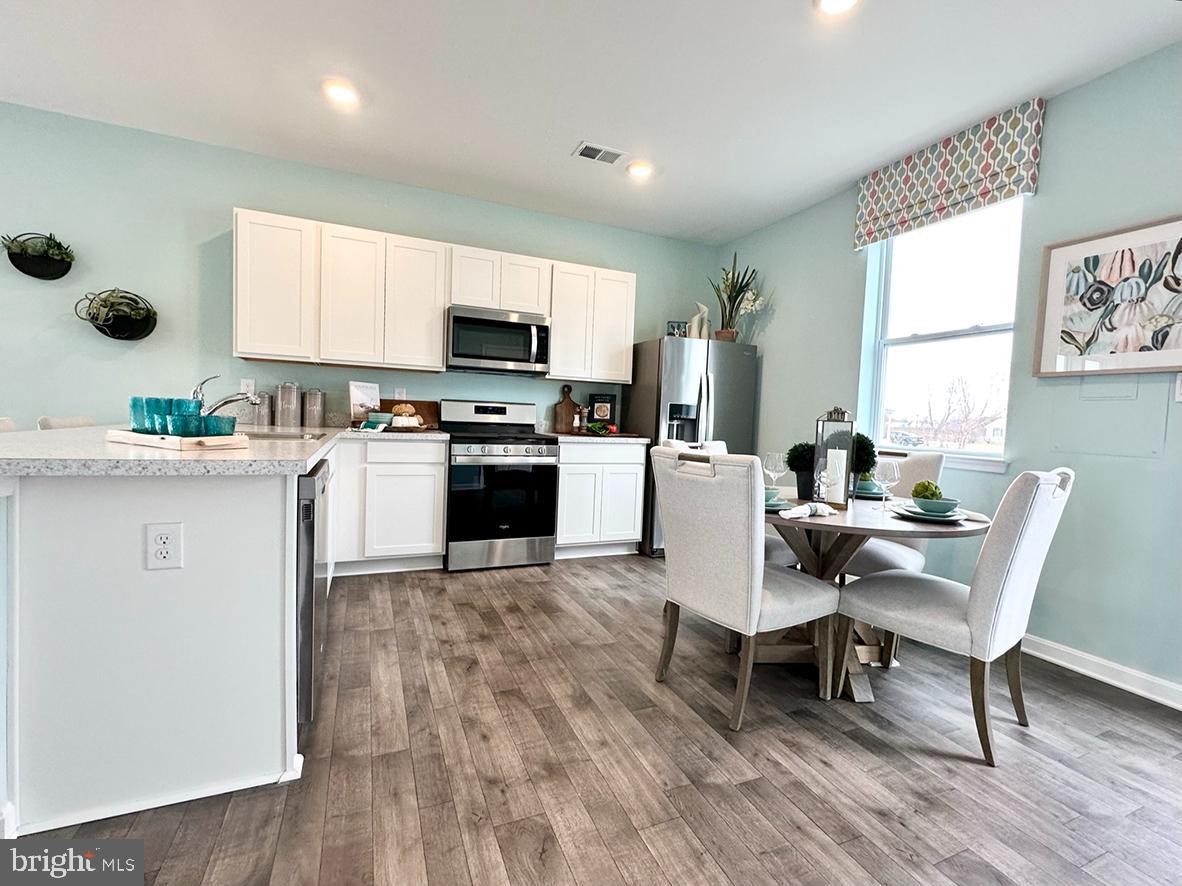 834 DERWENT LN