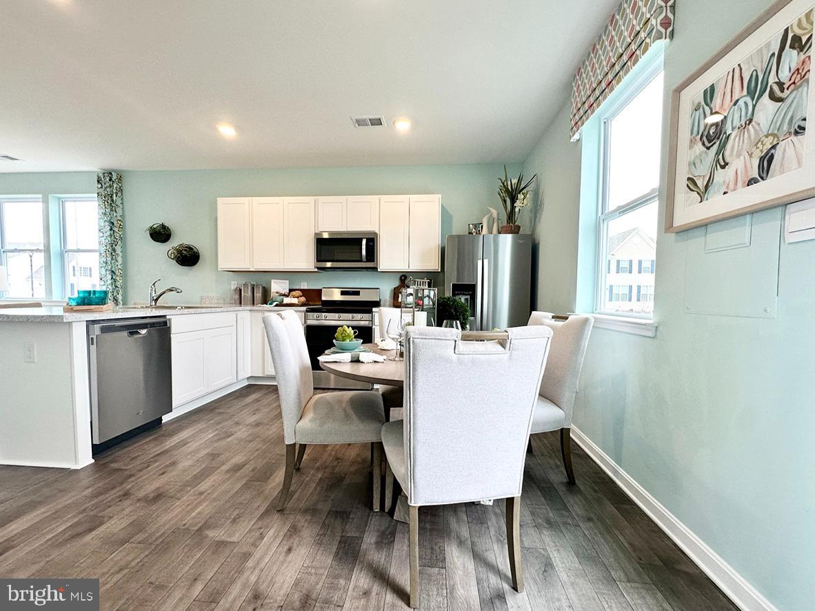 834 DERWENT LN