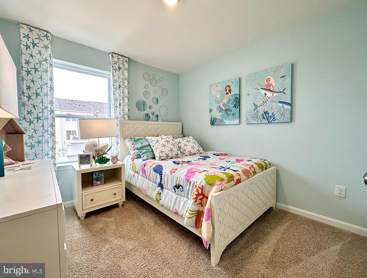 834 DERWENT LN