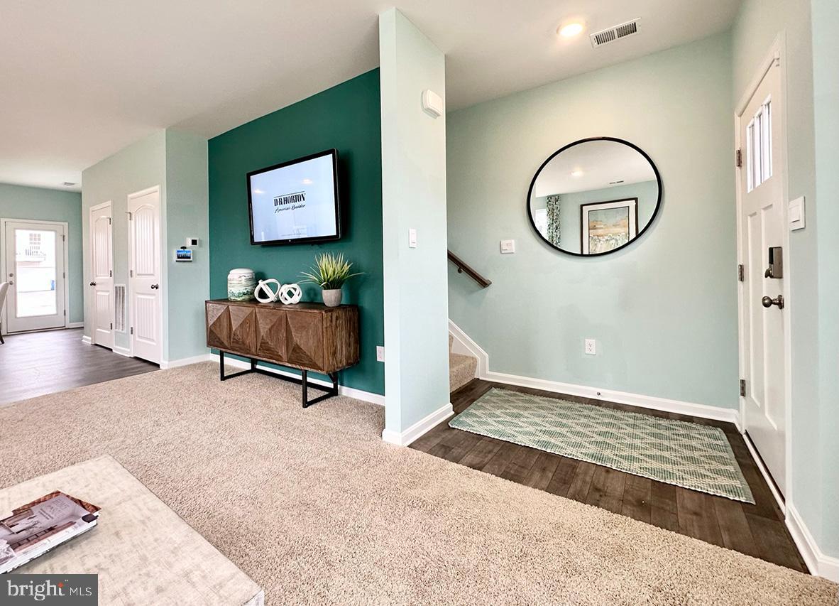 834 DERWENT LN