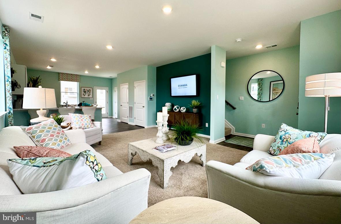 834 DERWENT LN