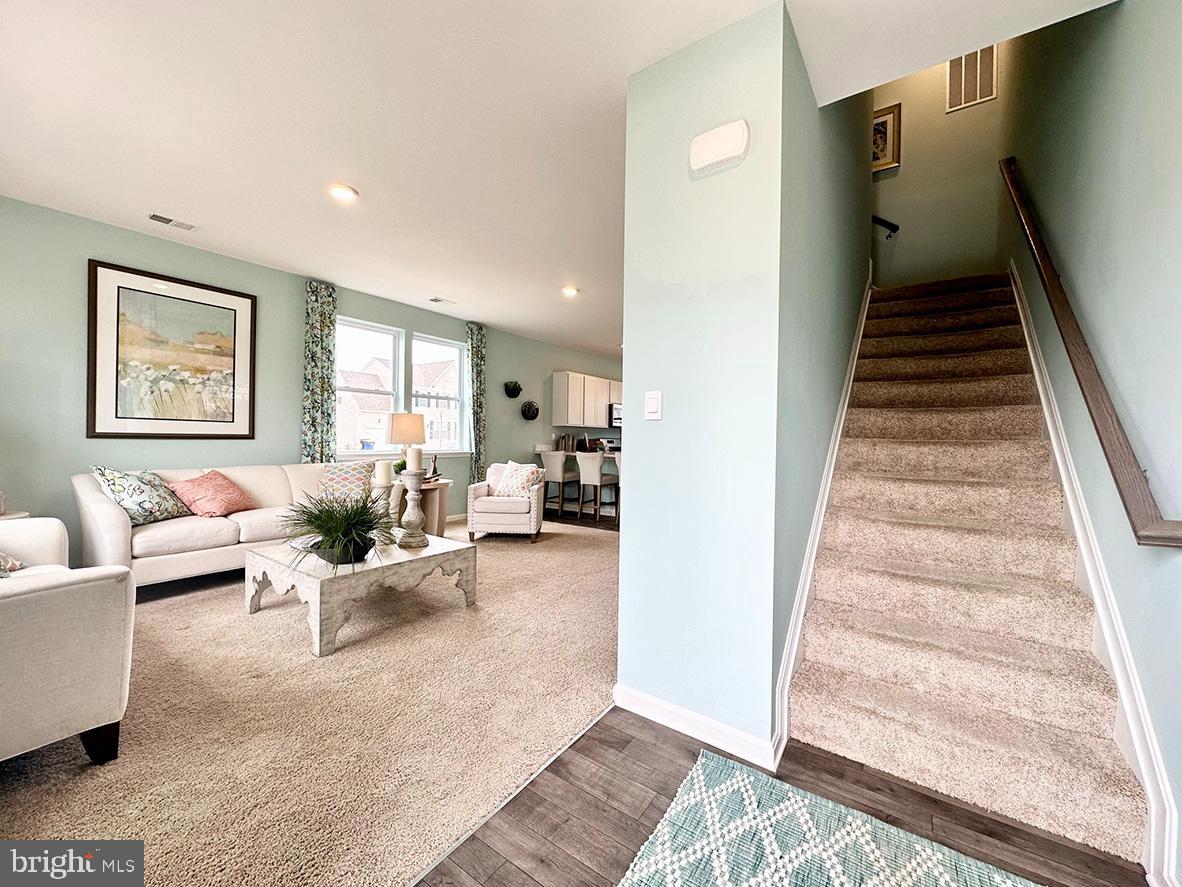 834 DERWENT LN