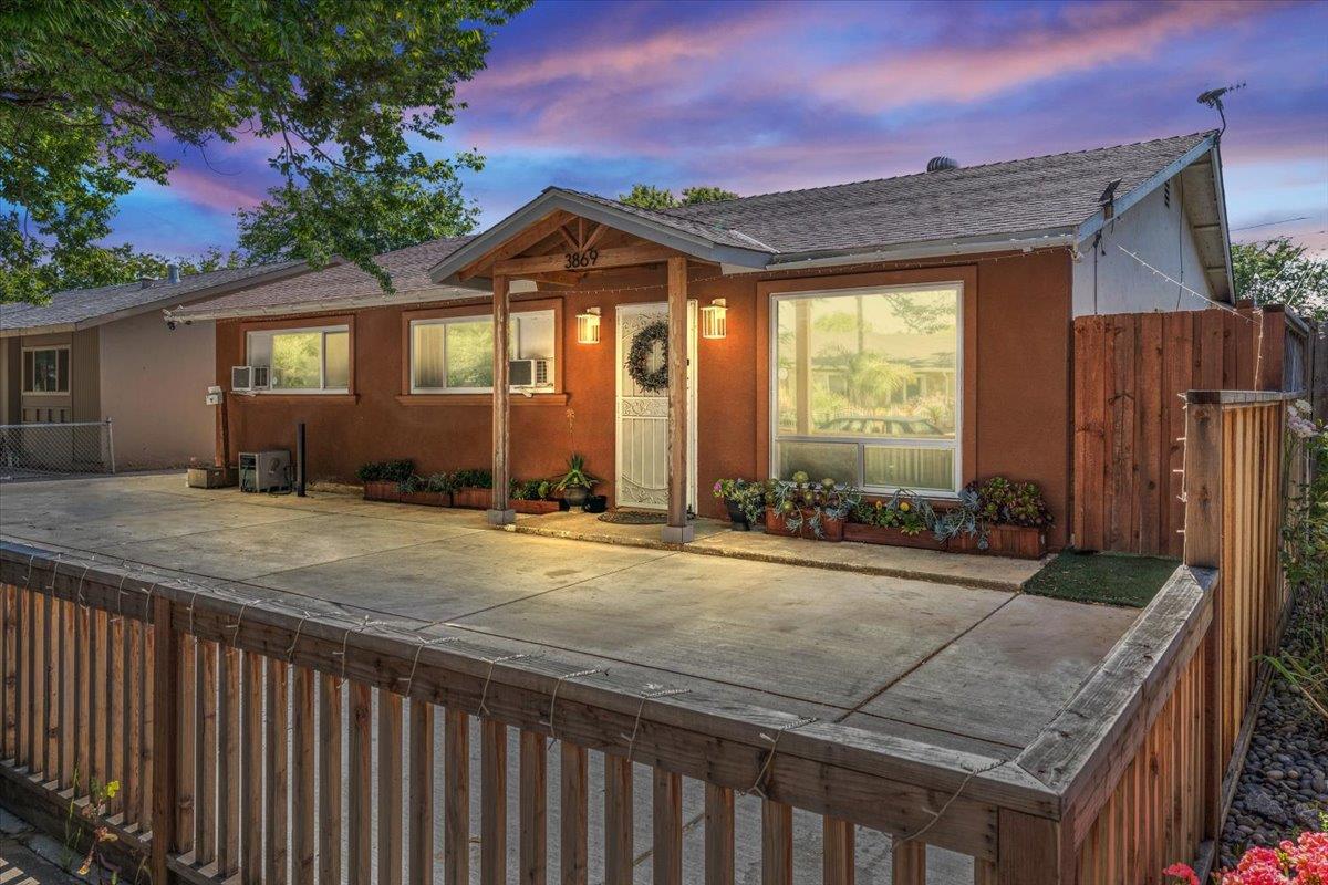 3869 Kauai DR