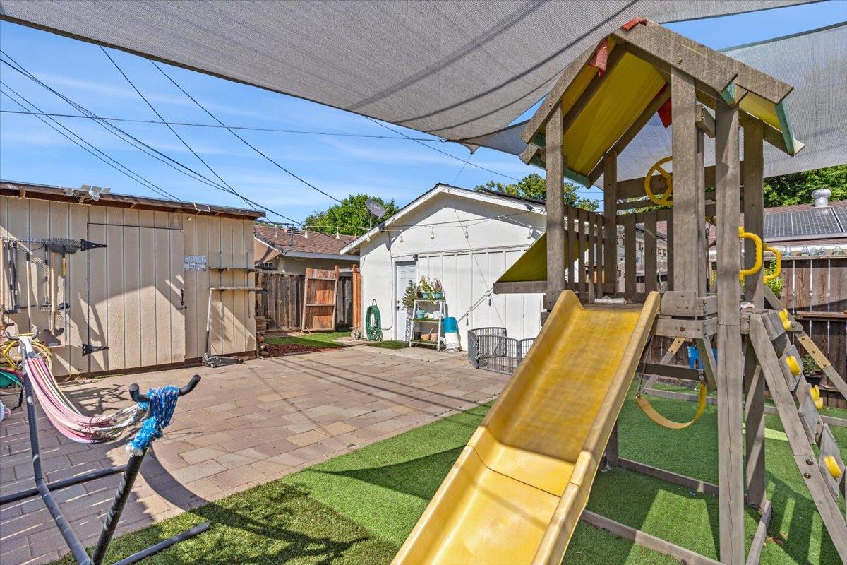 3869 Kauai DR