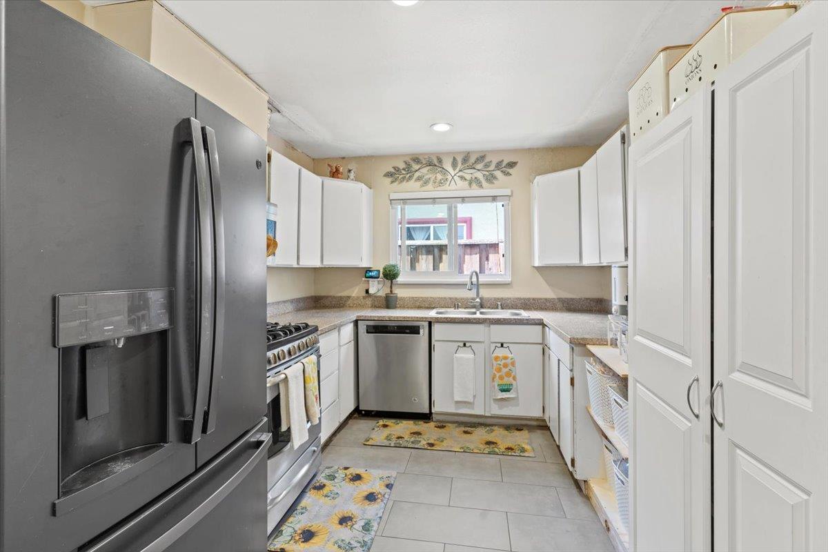 3869 Kauai DR