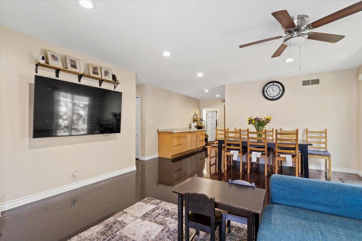 3869 Kauai DR
